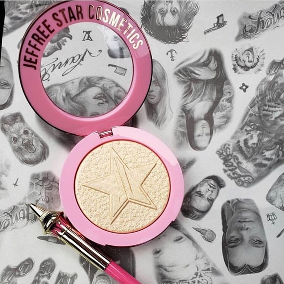 Jeffree Star Other - Jeffree star cosmetics supreme frost SNOW GLOBE